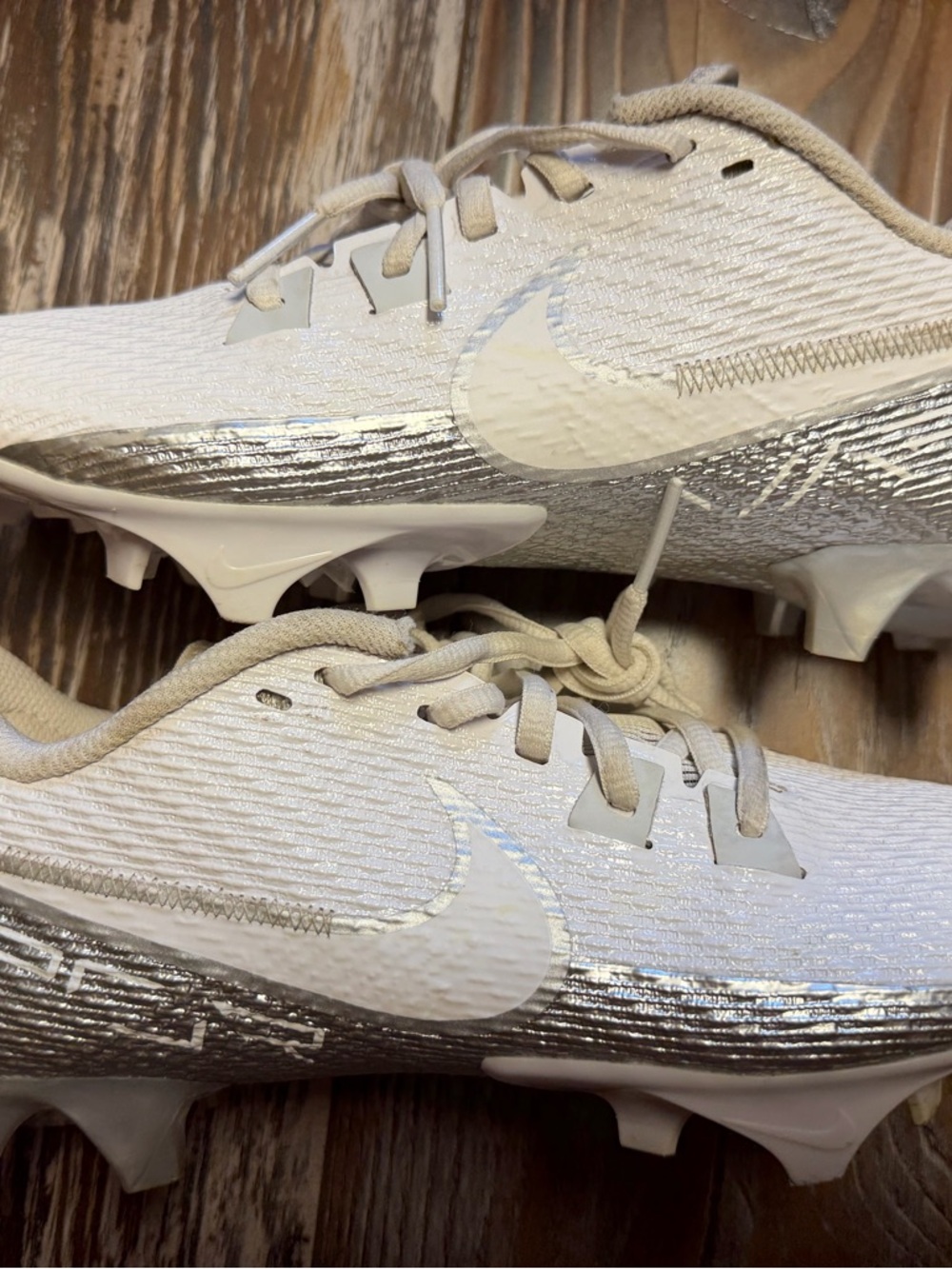 Nike Vapor Edge Speed 360 2 
White and Silver Low-Profile Baseball Cleats Size 7